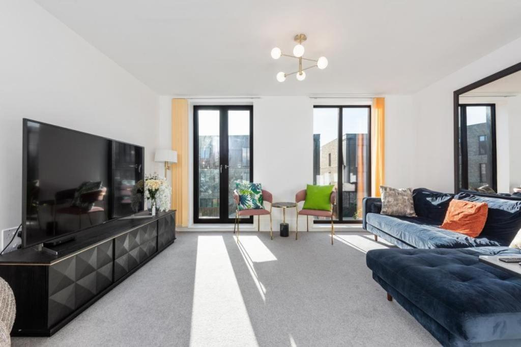 Amazing New Built Townhouse With Garden In London Villa Хендън Екстериор снимка